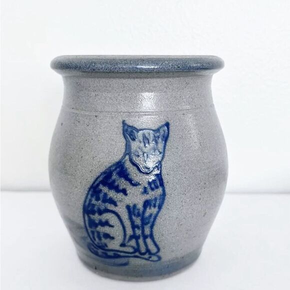 Vintage Rowe Pottery Works 1992 5" Cat Crock Cobalt Salt Glaze Cambridge WI - Picture 1 of 6